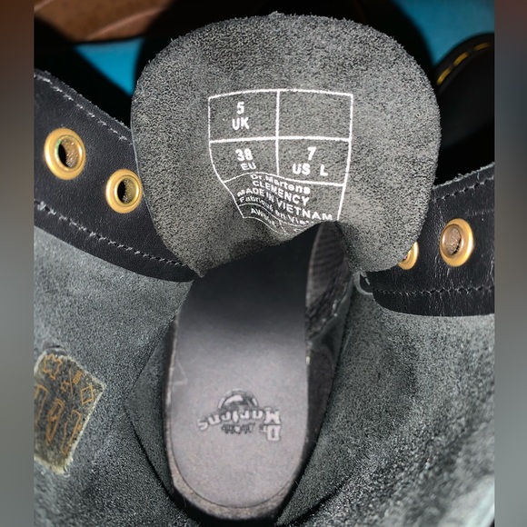 Dr Martens Black smooth leather heeled ankle boot Ladies size 7 - Picture 3 of 8